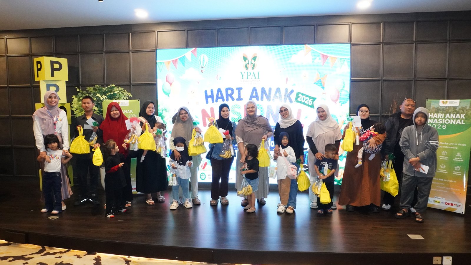 Pembagian Bingkisan